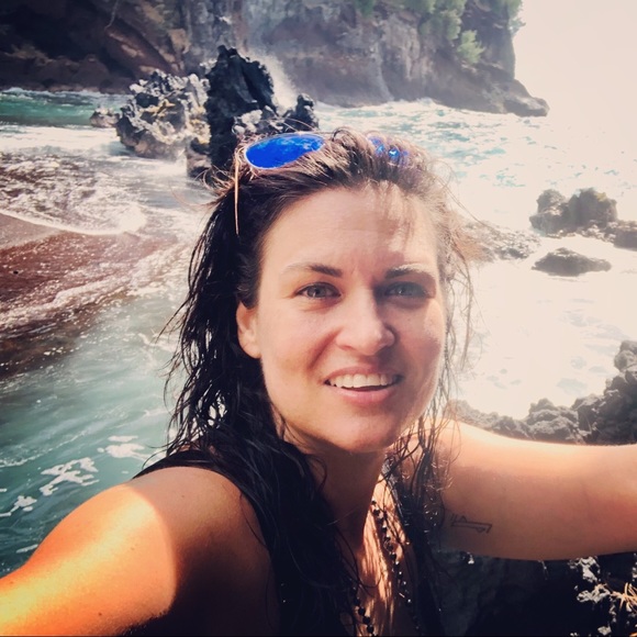 Meet your Posher, Renee - Picture 2 of 4